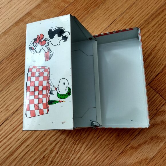 Vintage 60s Snoopy Recipe Box Peanuts Gang Charlie Brown Tin Metal - Picture 7 of 16